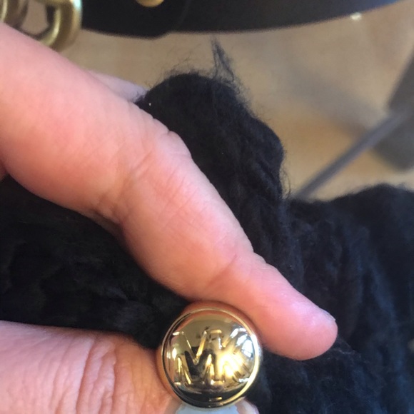 💥Michael Kors scarf or a head wrap. - Picture 5 of 5